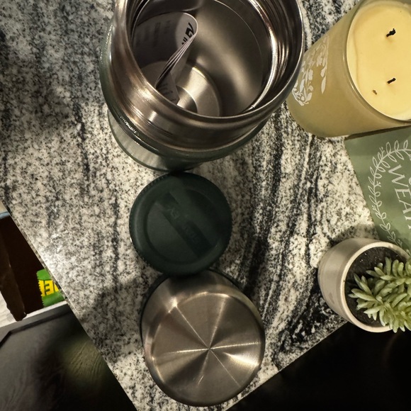 Stanley Classic Green Thermos - Picture 2 of 3